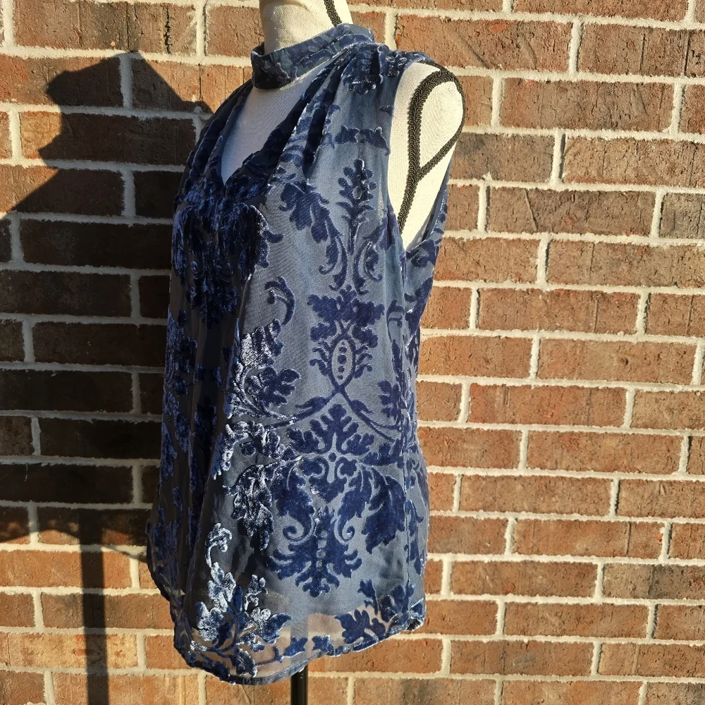 White House Black Market Blue Patterned Blouse - Picture 3 of 12
